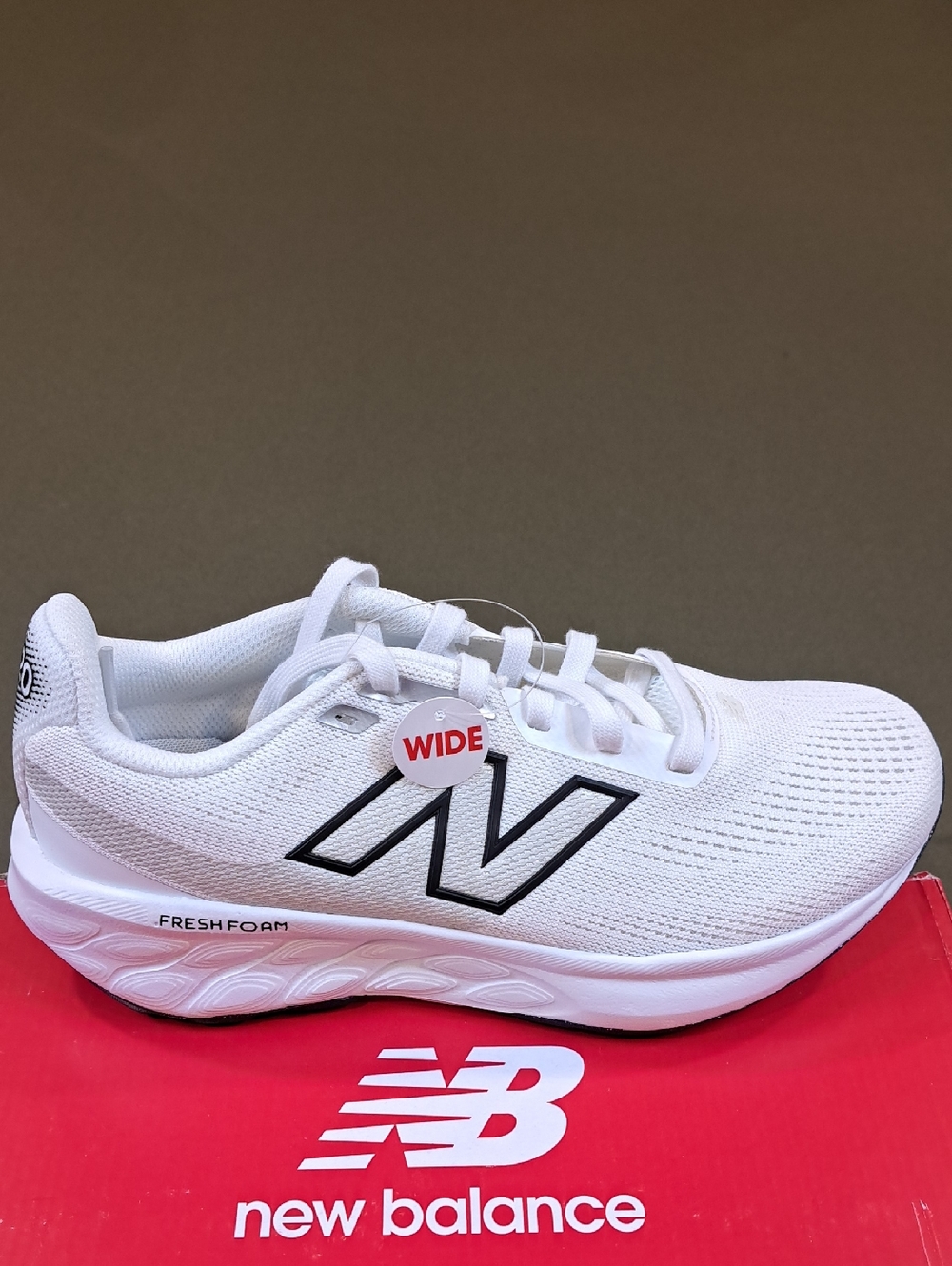 New Balance Fresh Foam 520 v9 Running Shoe - Color: White/Black - Size: 7.5 Wide
